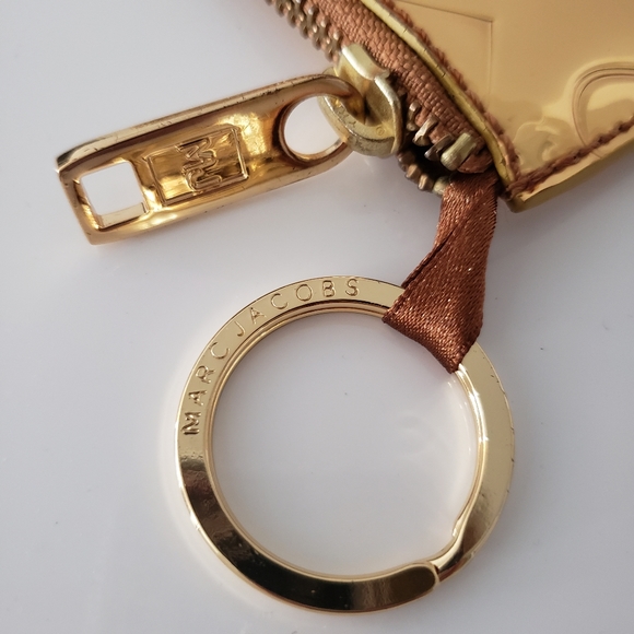 Marc by Marc Jacob MIRROR HEART Wristlet Pouch GOLD - Picture 3 of 6